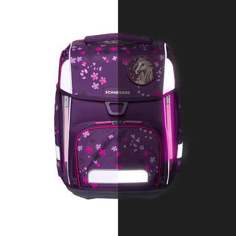 Raffiniert gestaltete Mädchenschultasche „Berry Blossom" von Schneiders, Modell Ergolite, mit ergonomischem Design, gepolsterten Trägern und mehreren Fächern für optimale Organisation.