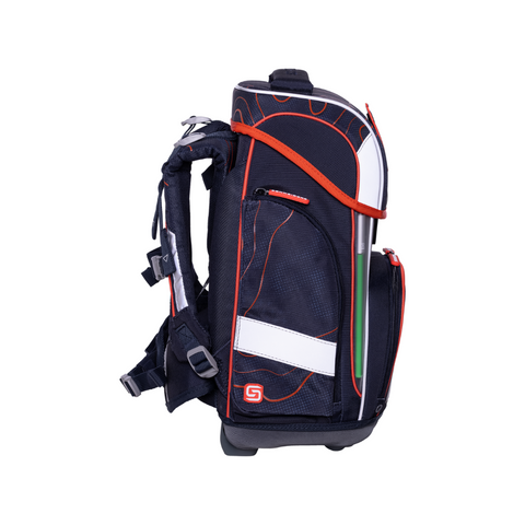 Schwarz/Rote Jungenschultasche „Ninja Revenge“ von Schneiders, Modell Ergolite, mit ergonomischem Design, gepolsterten Trägern und mehreren Fächern für optimale Organisation.