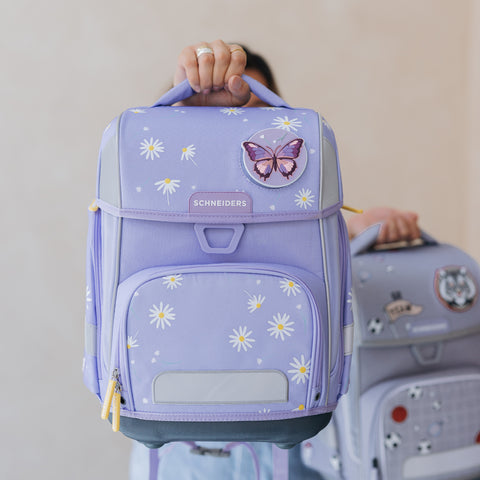 Anna Maria Damm x Schneiders Schultasche Daisy. Ergonomie von Schneiders. Ergonomische Mädchen Schultasche kaufen. Lässige Schulranzen Mädchen online bestellen.