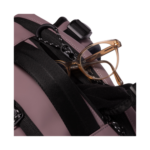 Funktionaler Rucksack Element in der Farbe Mauve von Walker. Der erweiterbare Rucksack verfügt über eine PU Beschichtung und über eine 180° Öffnung.