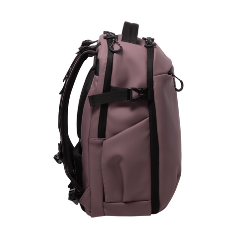 Funktionaler Rucksack Element in der Farbe Mauve von Walker. Der erweiterbare Rucksack verfügt über eine PU Beschichtung und über eine 180° Öffnung.