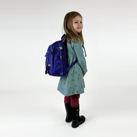 Der Galaxy Girl Kids Backpack ist perfekt für jedes Kindergartenkind geeignet. Er ist lila und verfügt über einen süßen Anhänger.
