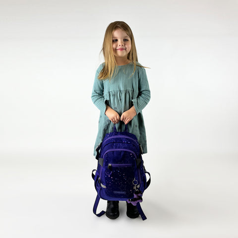 Der Galaxy Girl Kids Backpack ist perfekt für jedes Kindergartenkind geeignet. Er ist lila und verfügt über einen süßen Anhänger.