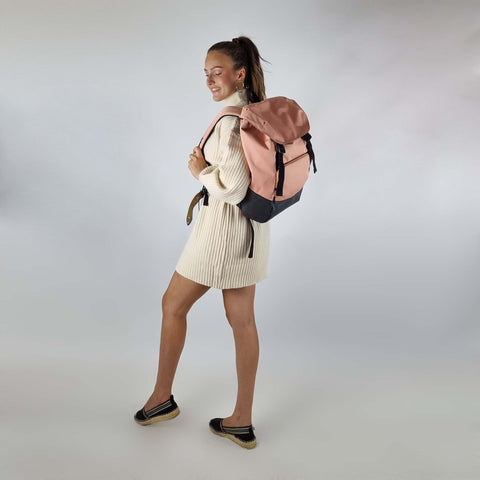 Rucksack Sol in der Farbe Flamingo von Walker! Praktischer Rucksack für Freizeit, Reisen und Sport!